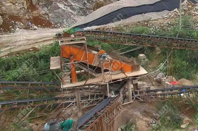 湖南張家界桑植縣何家坪采石場石料生產(chǎn)線篩分