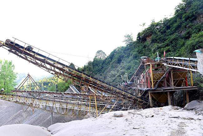 時(shí)產(chǎn)300噸石料生產(chǎn)線(xiàn)設(shè)備